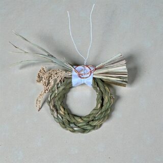 今年はご依頼をいただきたくさんしめ縄作ってますー 真菰のスタンダードなしめ縄もラインナップに 来年はもっといろいろなアイテム増やしていければと思います 今年もあと少し
来年の計画たてながら駆け抜けますー #真菰しめ縄
#ササシグレ稲藁しめ縄
#お正月飾り
#大和ファーム